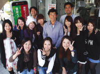 住民と写真撮影